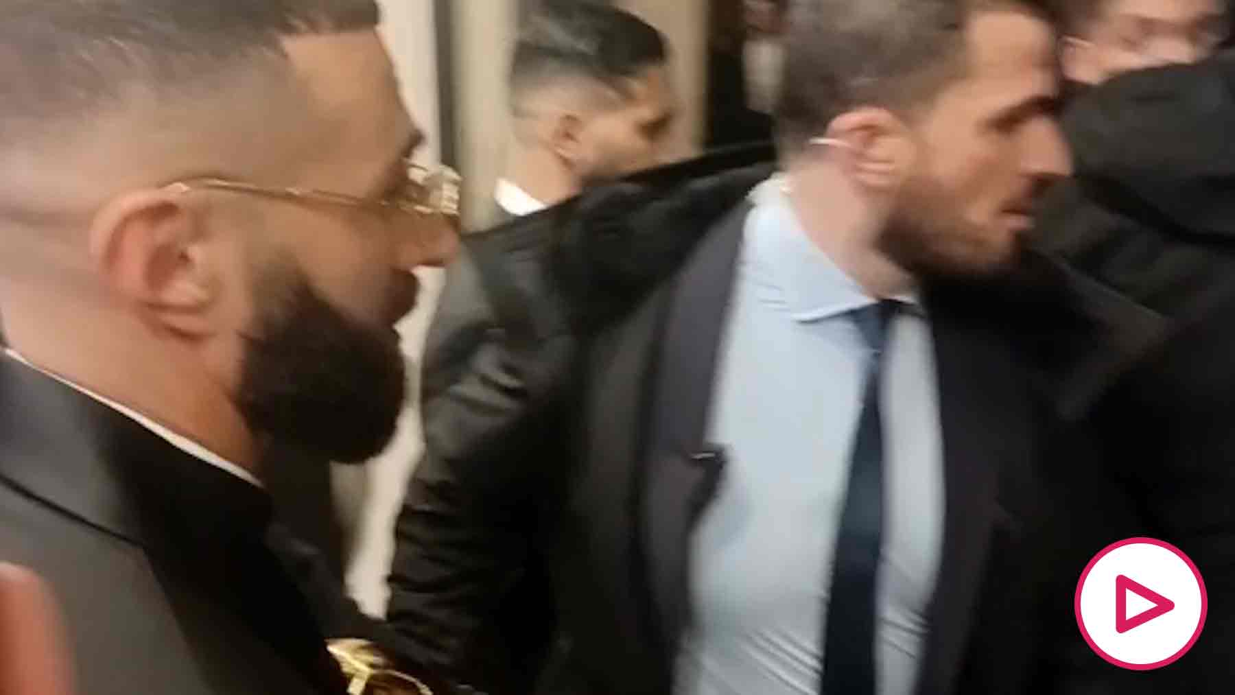 Así abandonó Karim Benzema el teatro con el Balón de Oro