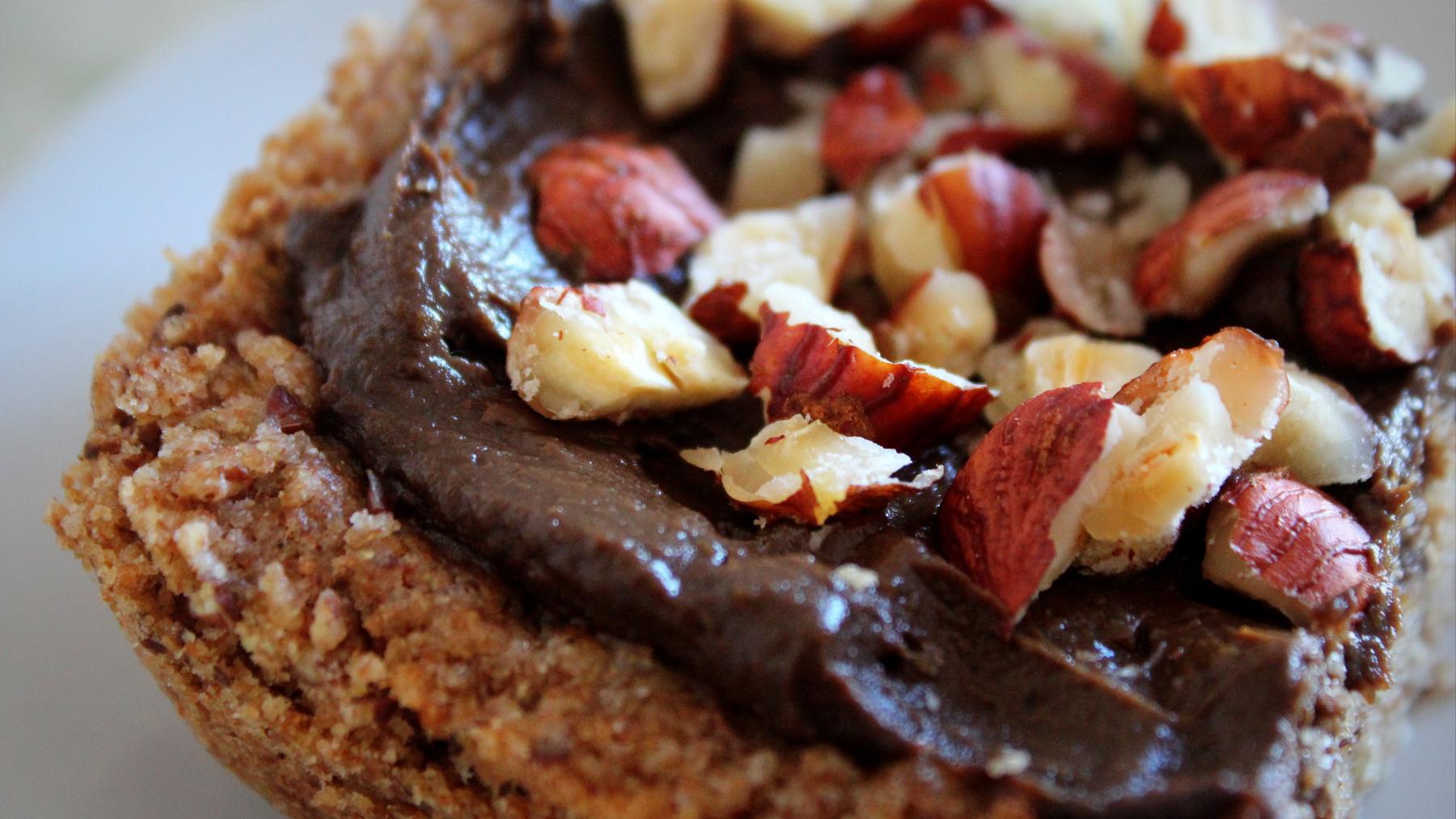 Torta De Chocolate Y Avellana Con Mango Y Frambuesas