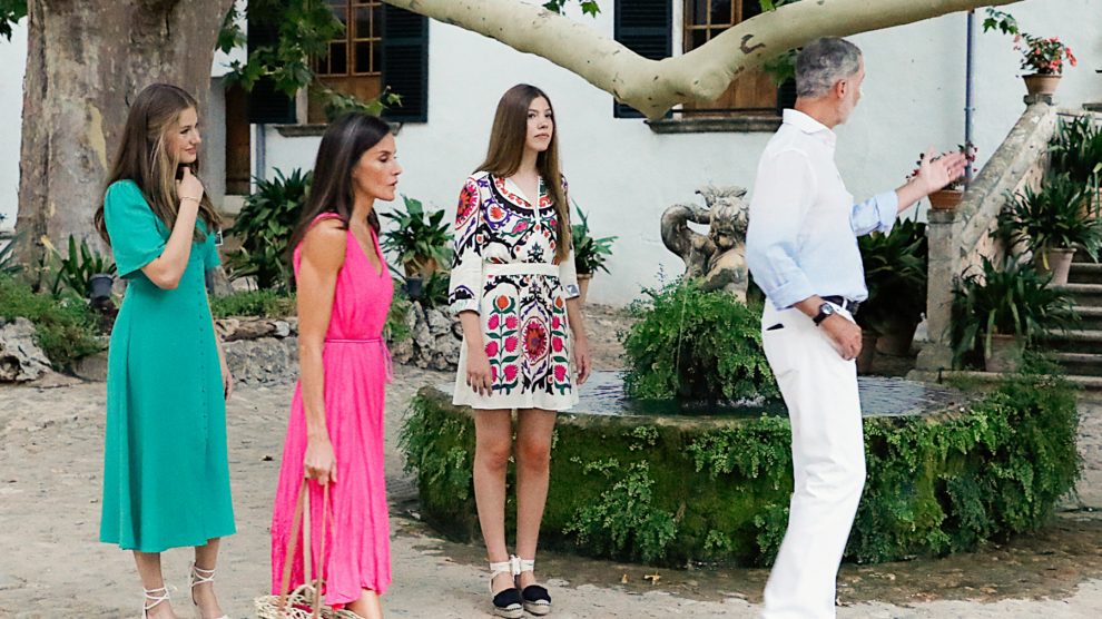 Arrancan Las Vacaciones Privadas De Felipe VI Letizia Y Sus Hijas