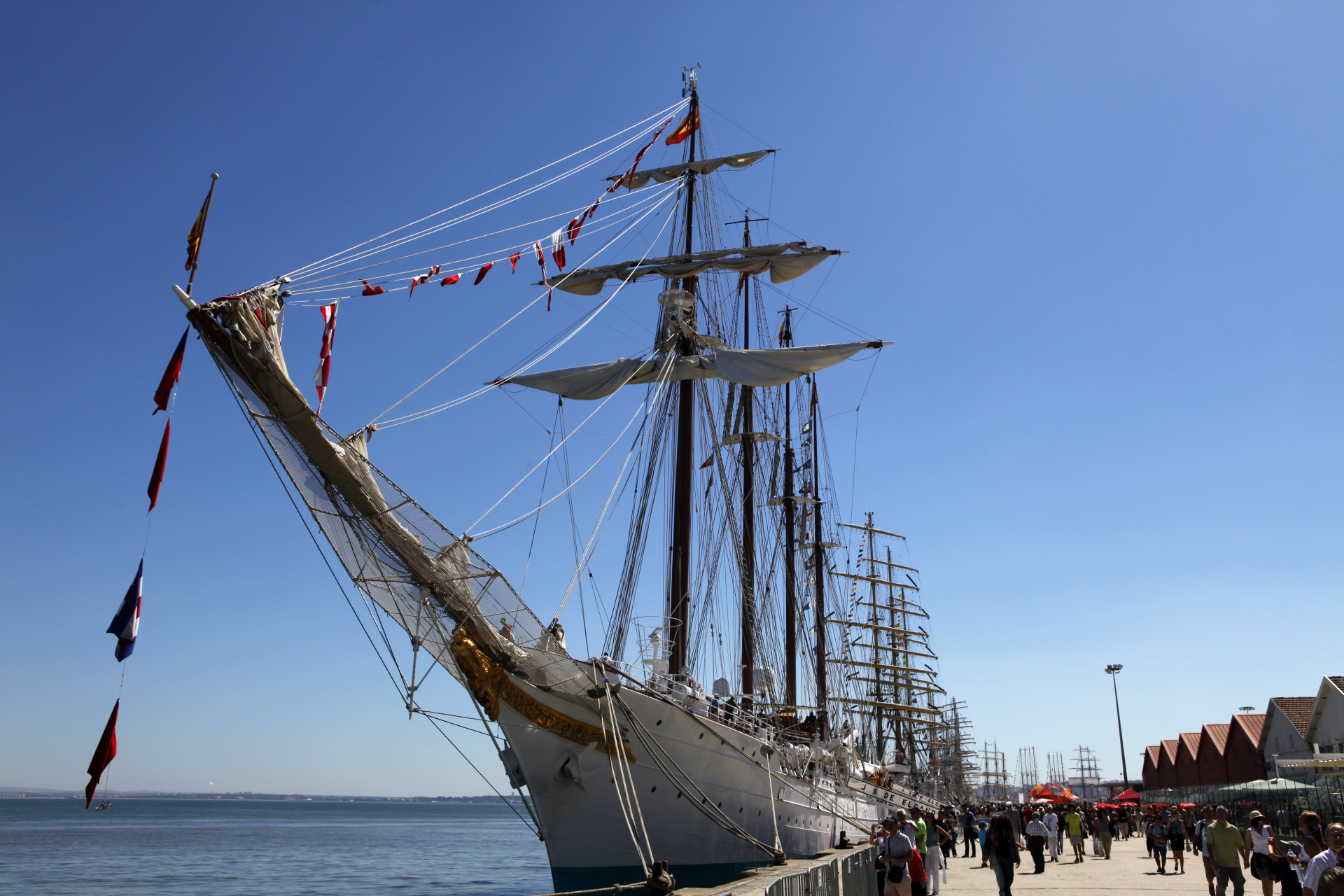 Así es la historia del Juan Sebastián Elcano el buque donde vivirá