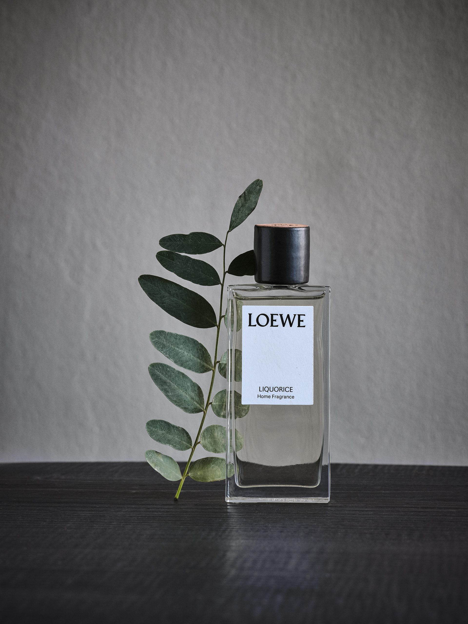 Loewe saca una colección de perfumes para casa. /Cortesía de la marca