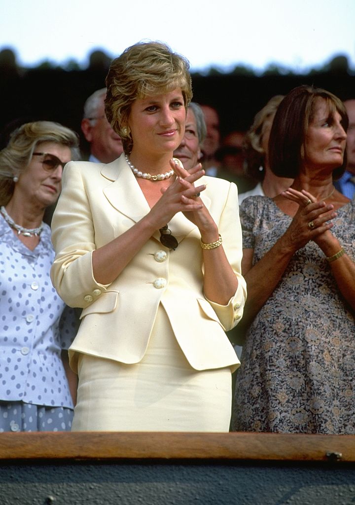 La princesa Diana con un traje de chaqueta