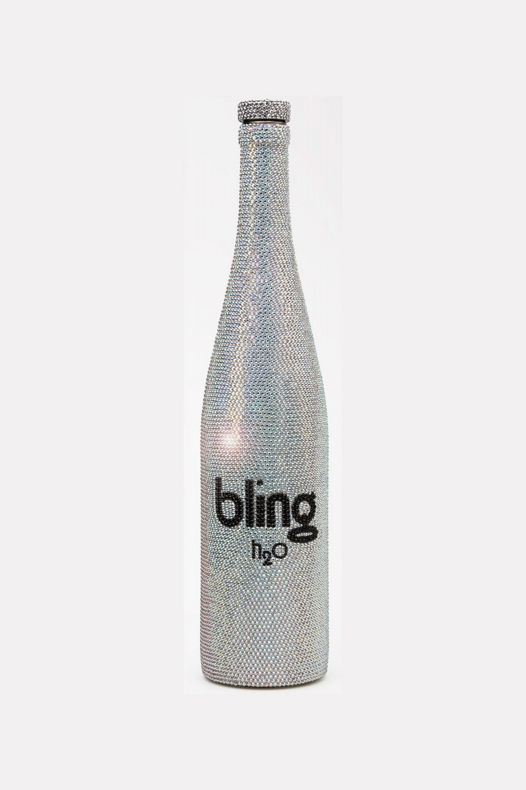 En la imagen, la botella The Ten Thousand de The Bling H2O. /Foto: Cortesía de la marca.