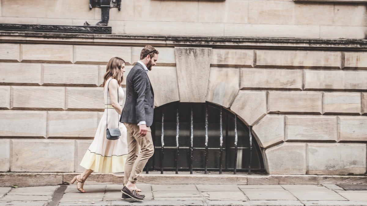 Una pareja caminando / Foto: Unsplash