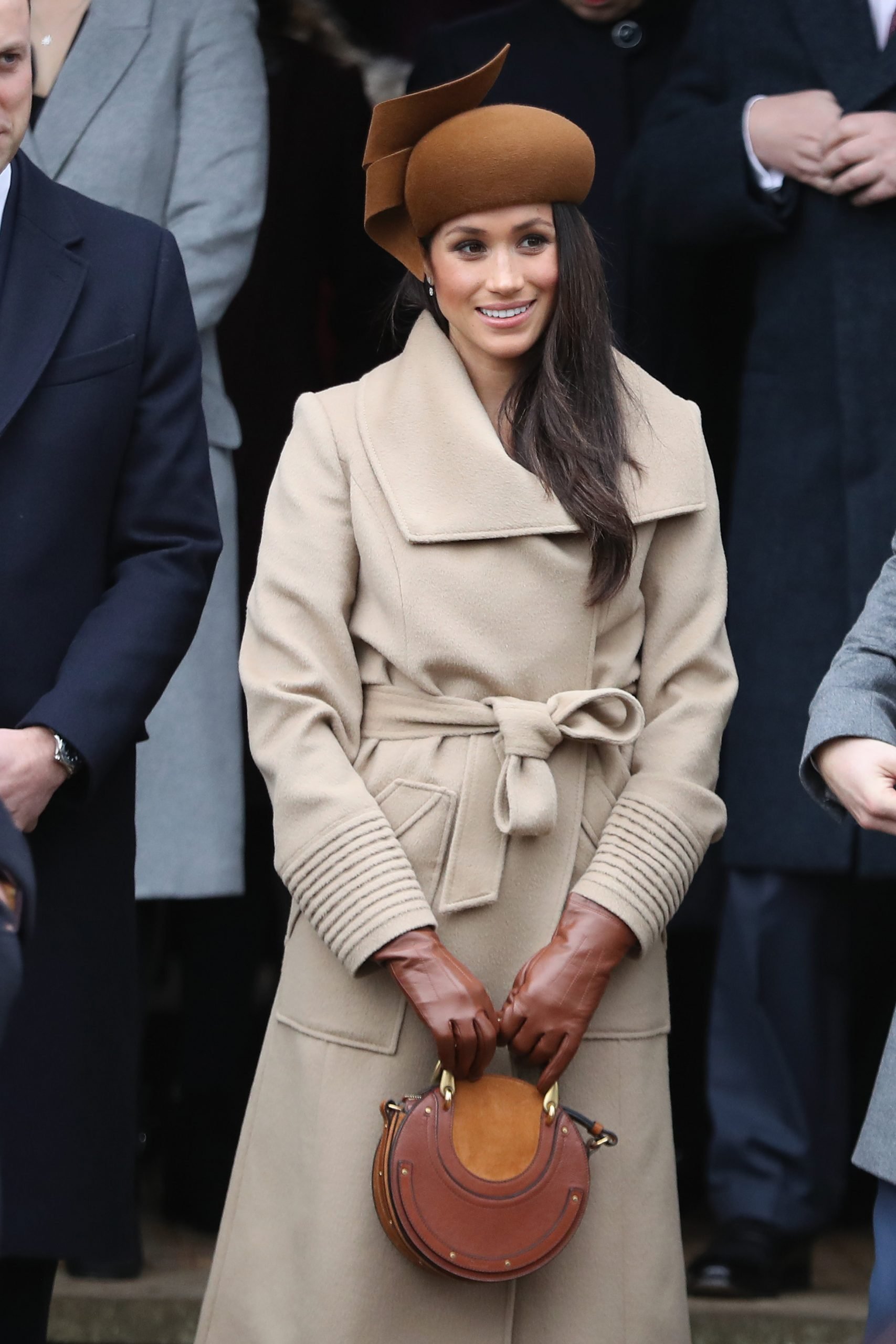 Meghan Markle estilo: con un abrigo con cinturón incorporado de la marca Sentaler