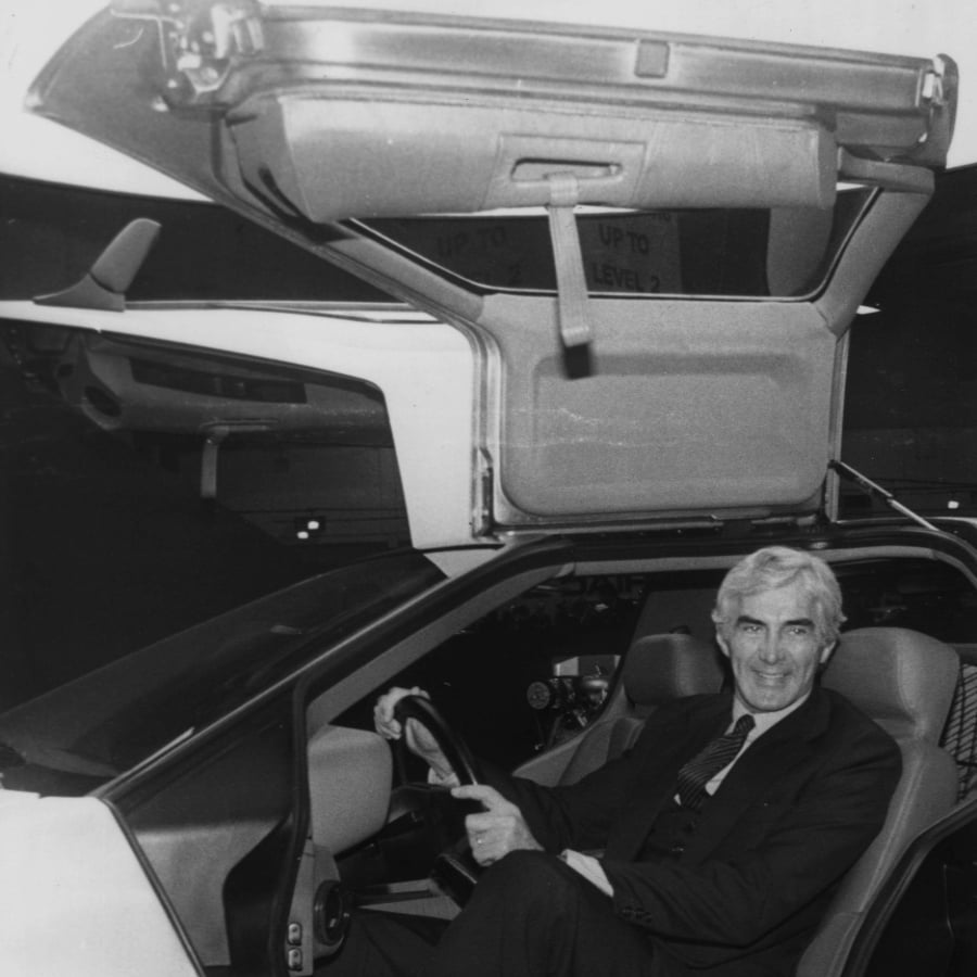 John de Lorean dentro de un DelLorean en 1981/Foto: Getty images