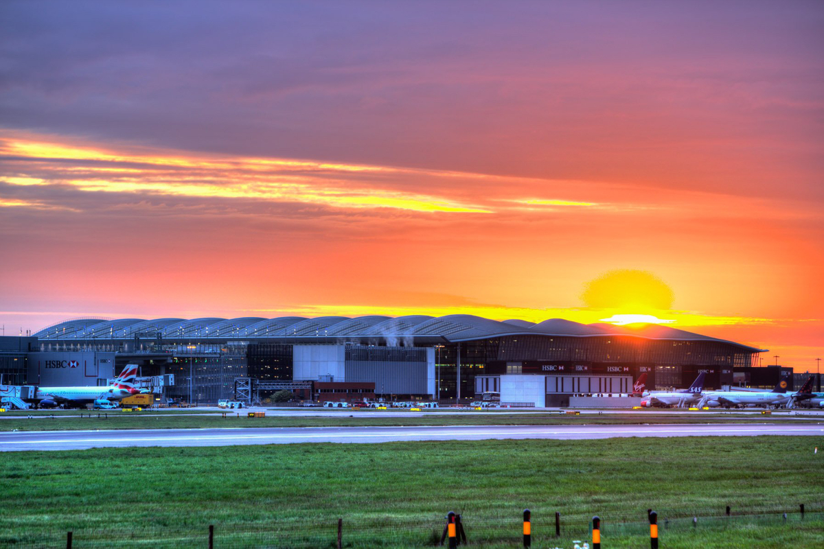 Aeropuerto de Heathrow - Terminal 2, “Terminal de la Reina”./Foto:©luis vidal + arquitectos