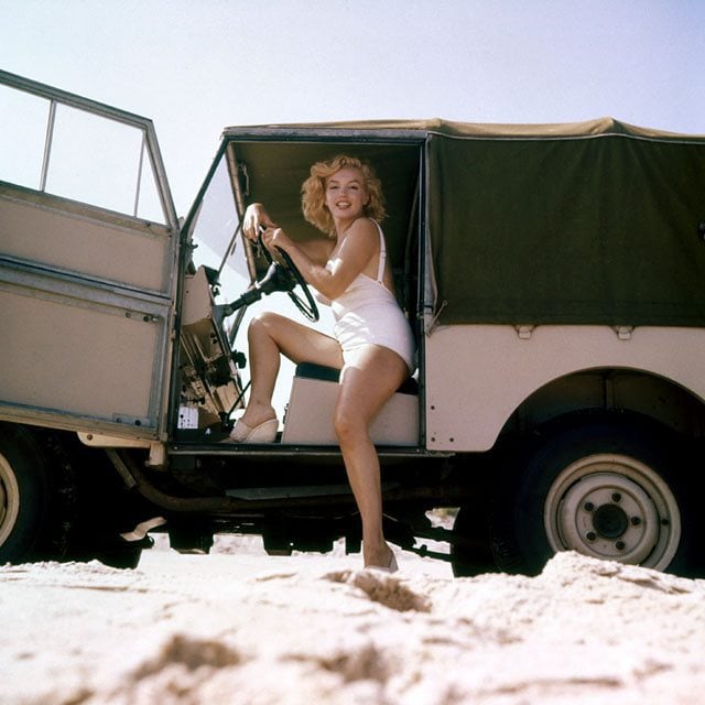 Marilyn Monroe en un Land Rover. /Foto: @marylinmonroe