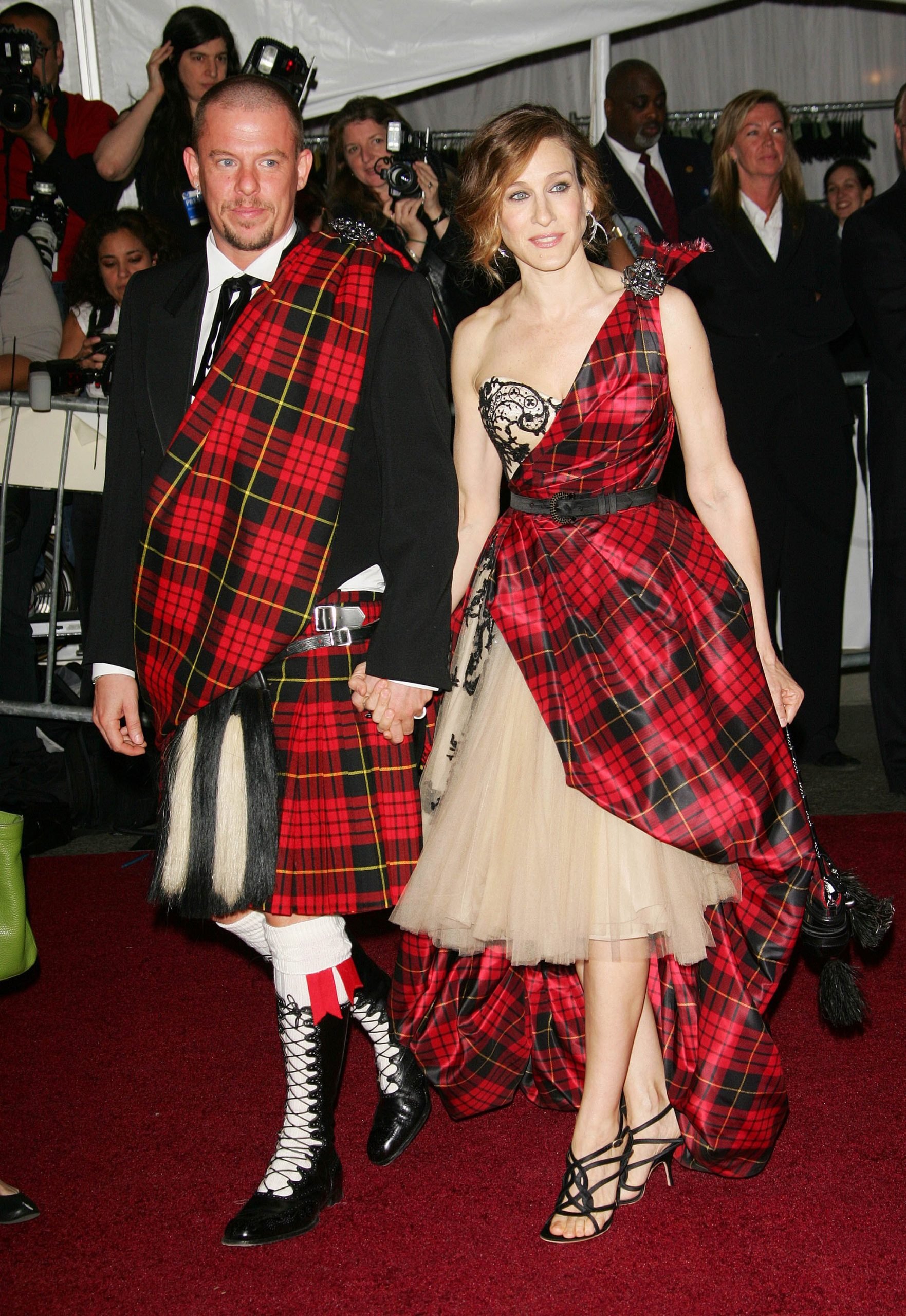 Sarah Jessica Parker junto a Alexander McQueen/Foto: Evan Agostini/Getty Images