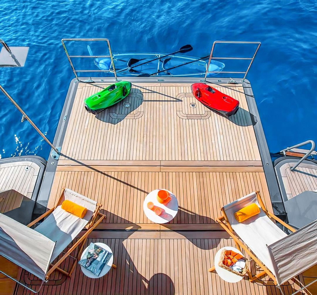 Dos seabob sobre cubierta / Foto: @yachtcharterfleet
