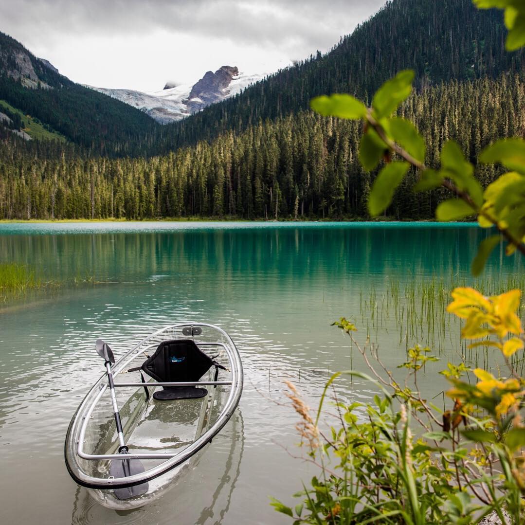 Un kayak en medio de la naturaleza / Foto: Crystal kayak