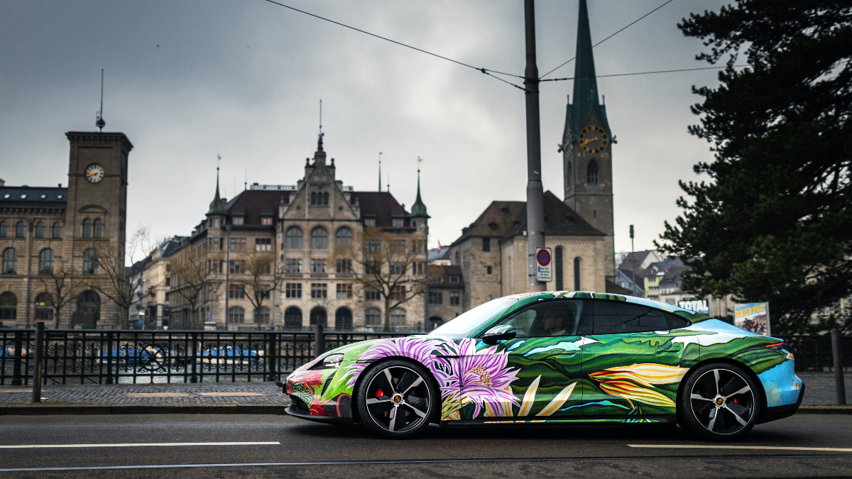 Porsche y el arte floral: así es el Taycan Art car