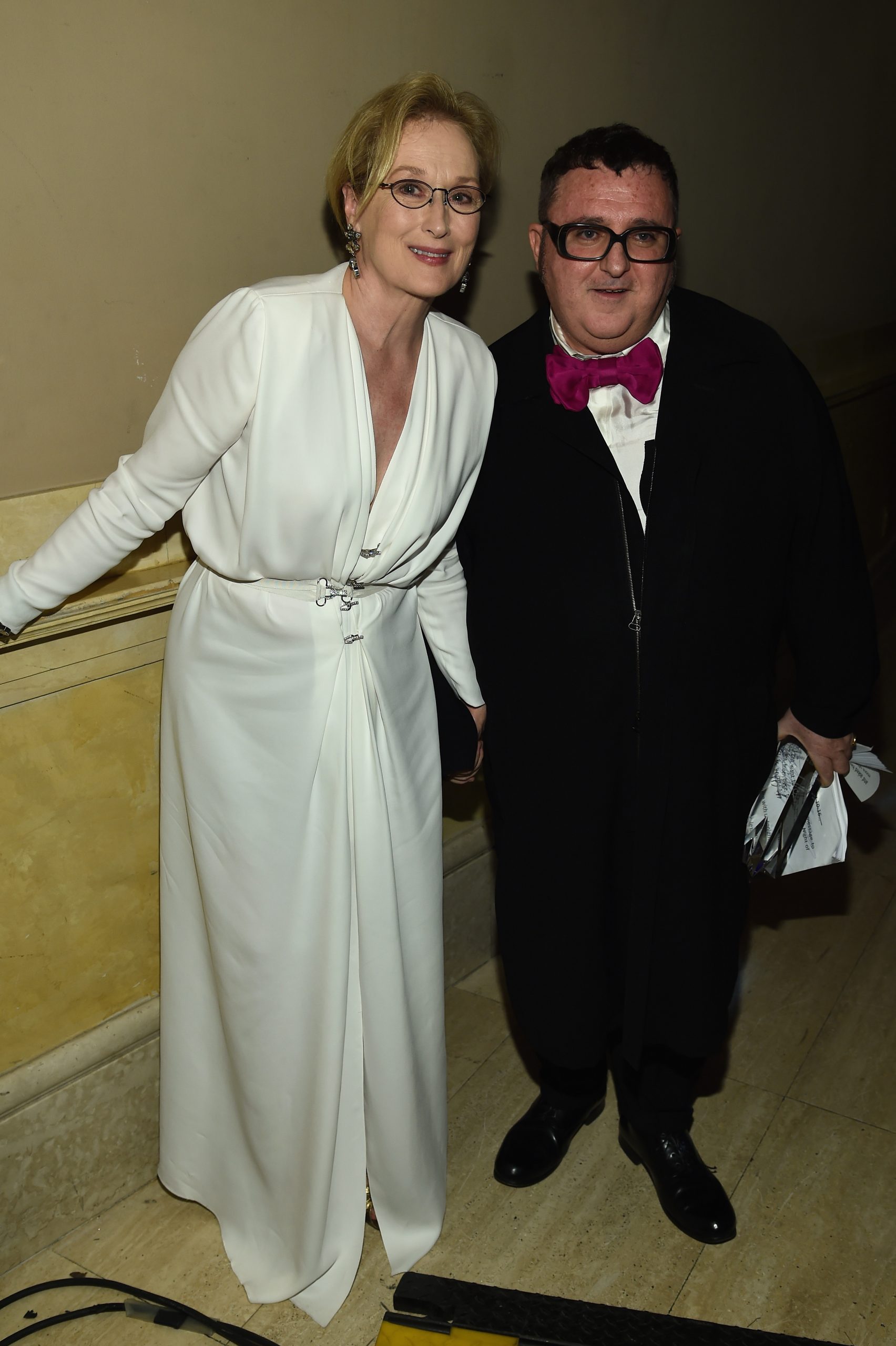 Meryl Streep junto a Alber Elbaz/ Foto: Dimitrios Kambouris/Getty Images)