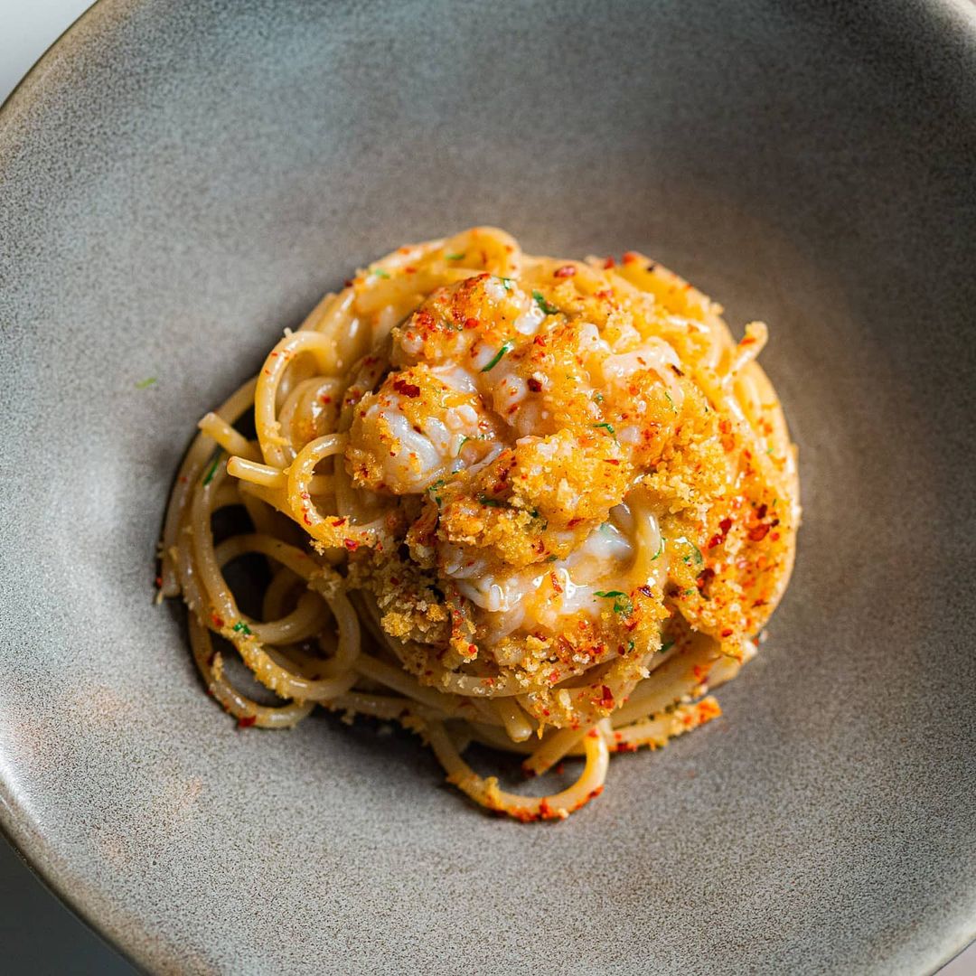 Spaghetti aglio, olio y peperoncino y cigalas / Foto: Noi