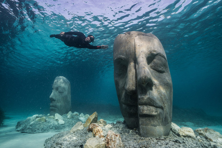 Escultura del museo submarino de Cannes
