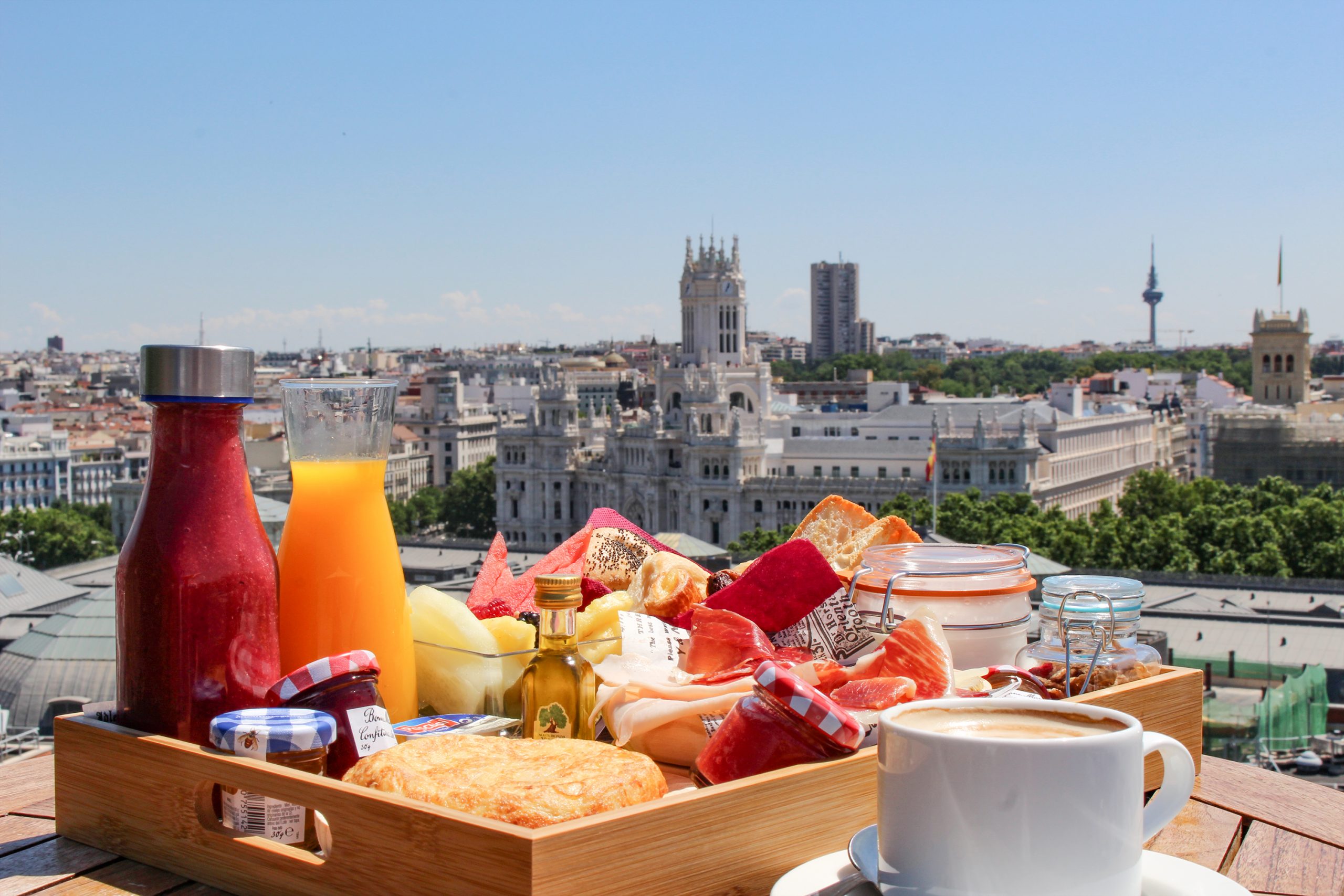 El desayuno con las vistas de Madrid al fondo / Foto: Casa Suecia