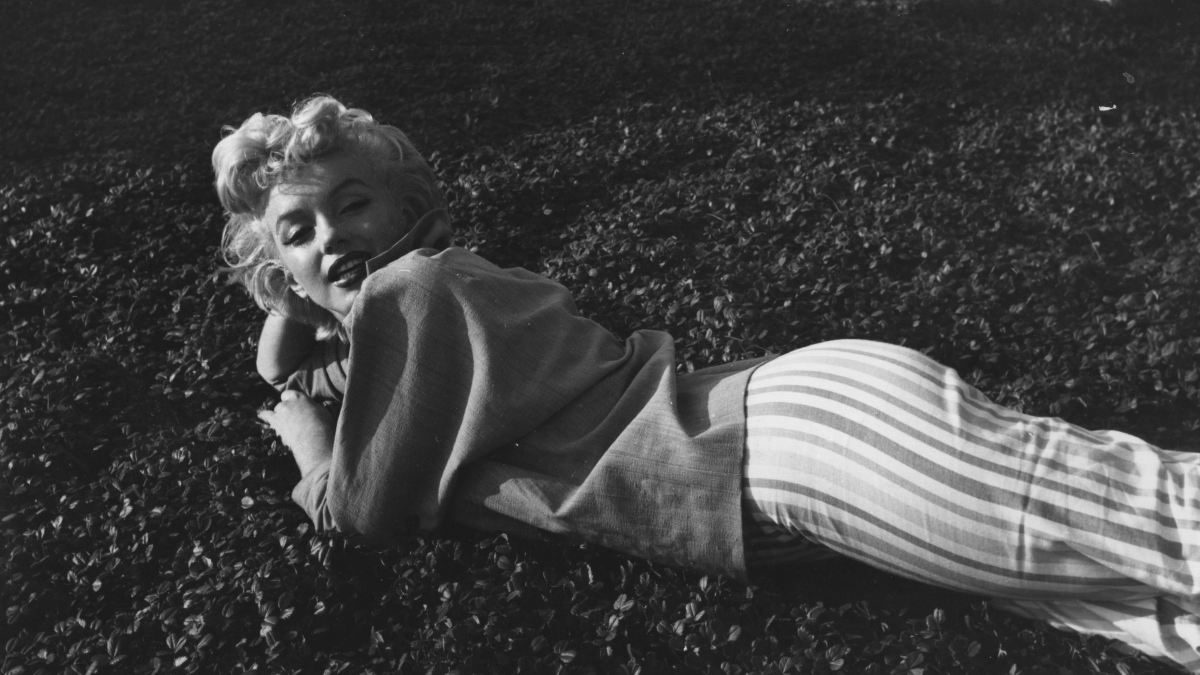 Marilyn Monroe con camisa y pantalones / Foto: Getty Images