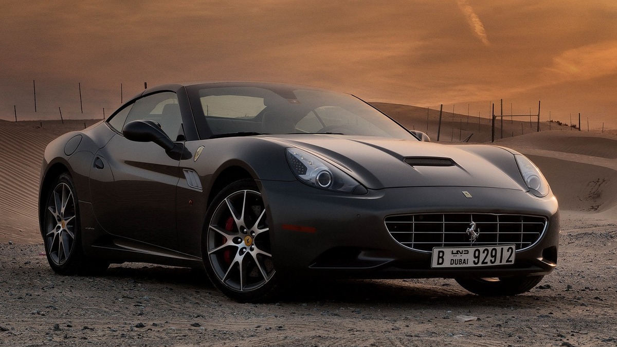 El Ferrari personalizado de Hugh Grant sale a la venta