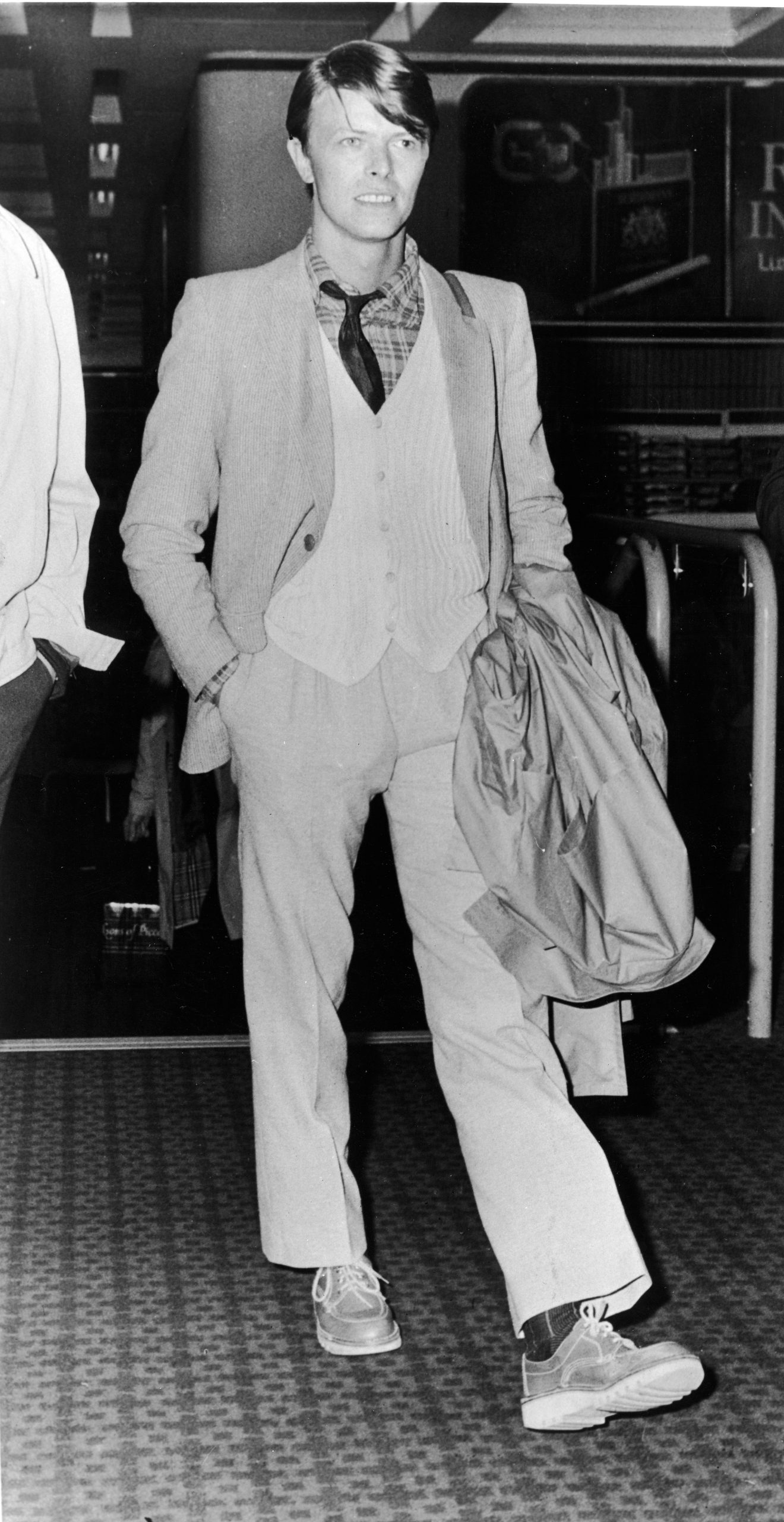 David Bowie en el aeropuerto de Heathrow de 1978 / Foto: Getty Images