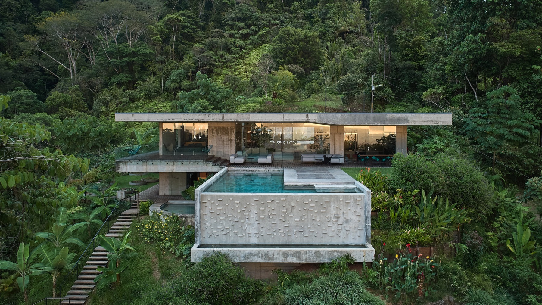 La piscina colgante en mitad de la selva de Costa Rica