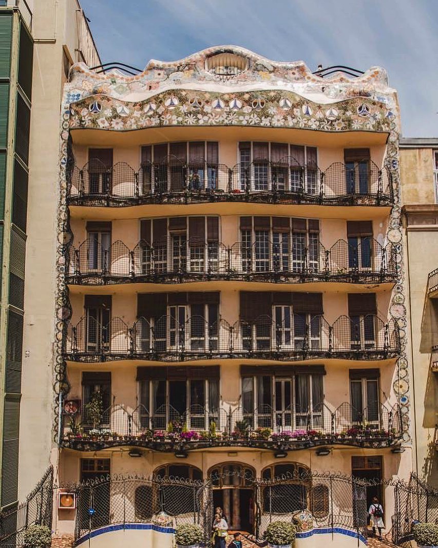 La parte de atrás del edificio / Foto: @casabatllo