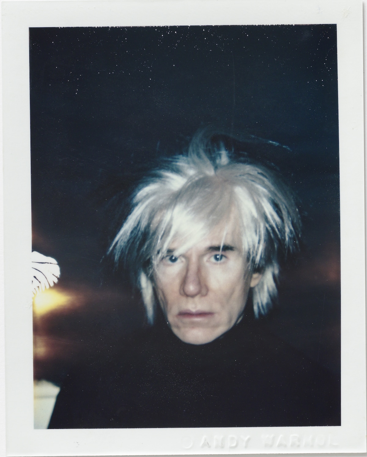 'Selfie' de Andy Warhol con su Polaroid