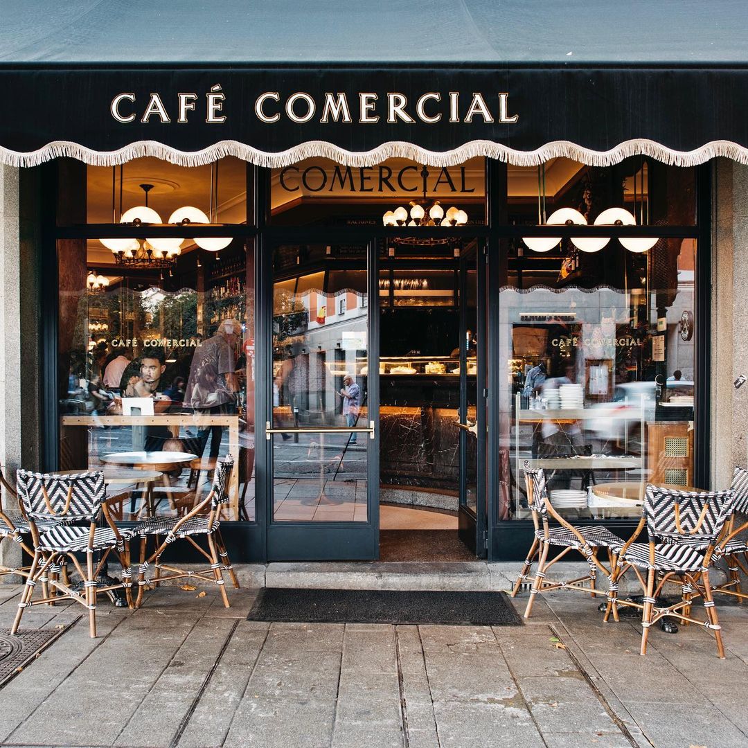 La puerta / Foto: Café Comercial