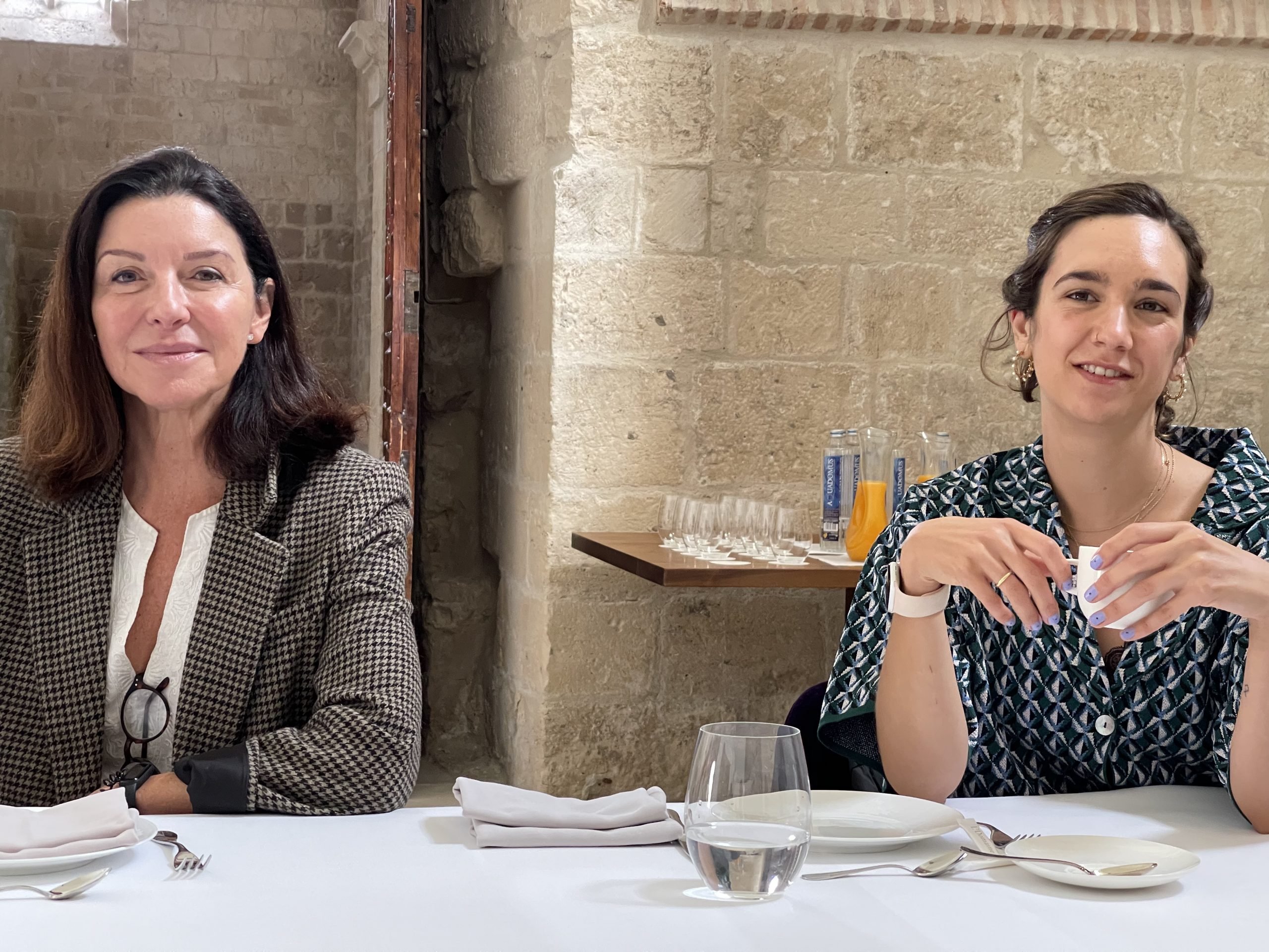 Alejandra Vallejo-Nájera y Cristina Barroso