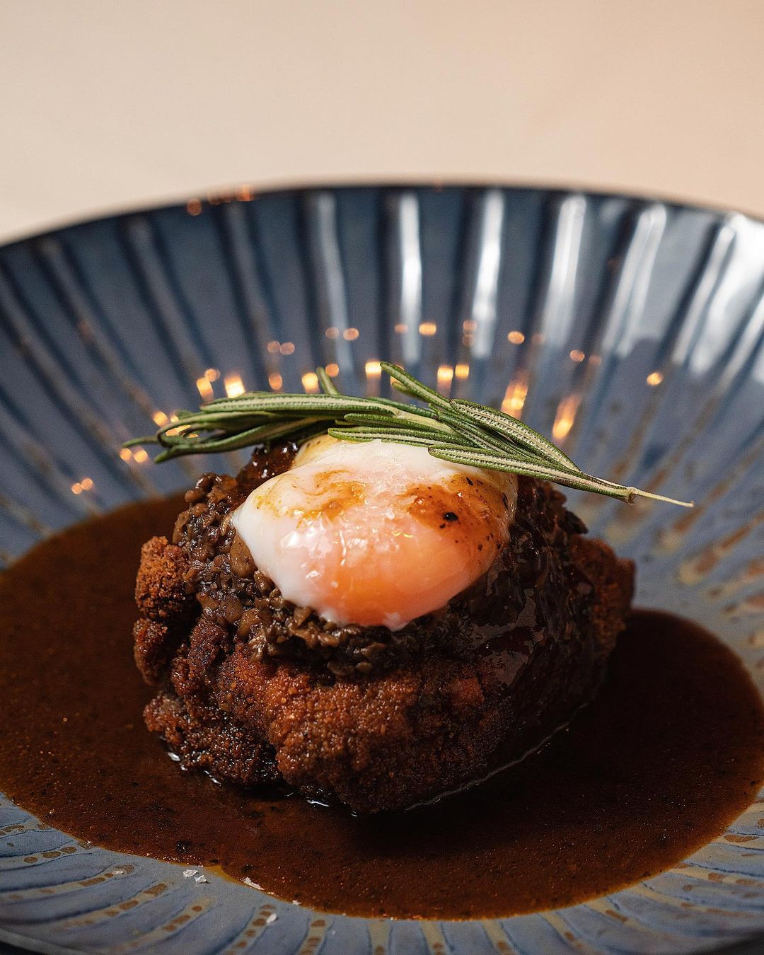 Escalope de solomillo con duxelle de champiñones y salsa Perigord / Foto: @fanatico.madrid