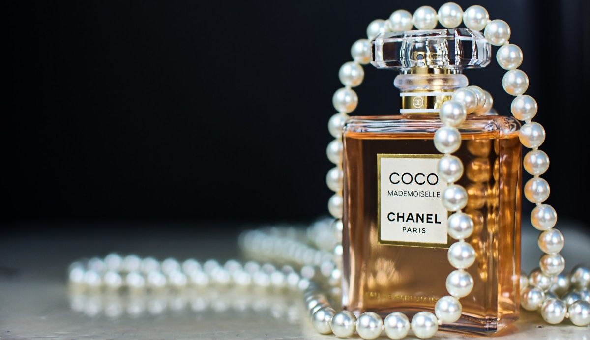 Perlas y perfume de Chanel