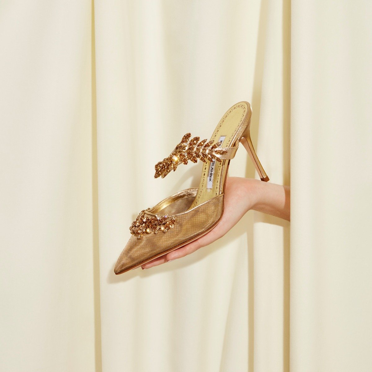 Manolo Blahnik_GOLD/Foto: Monolo Blahnik