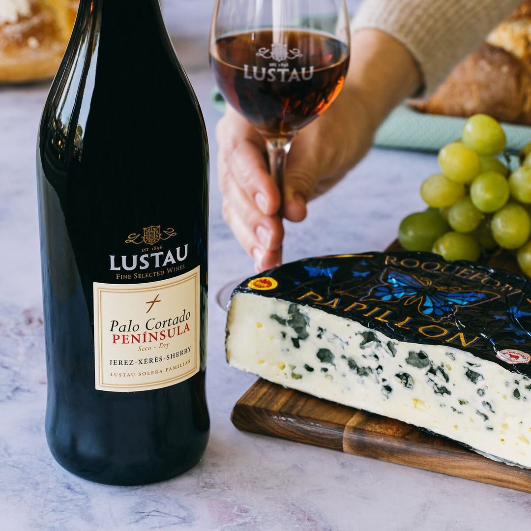 Vino y queso en Bodegas Lustao