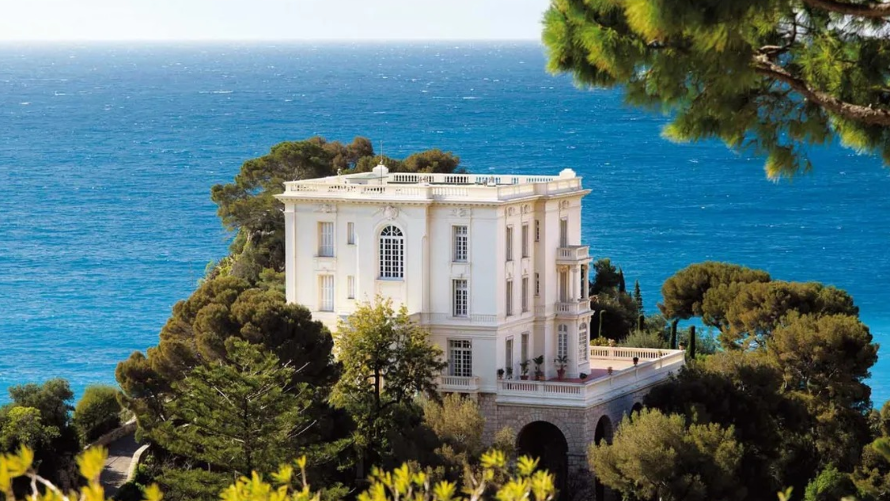 Ya es posible dormir en la casa de Karl Lagerfeld en Montecarlo