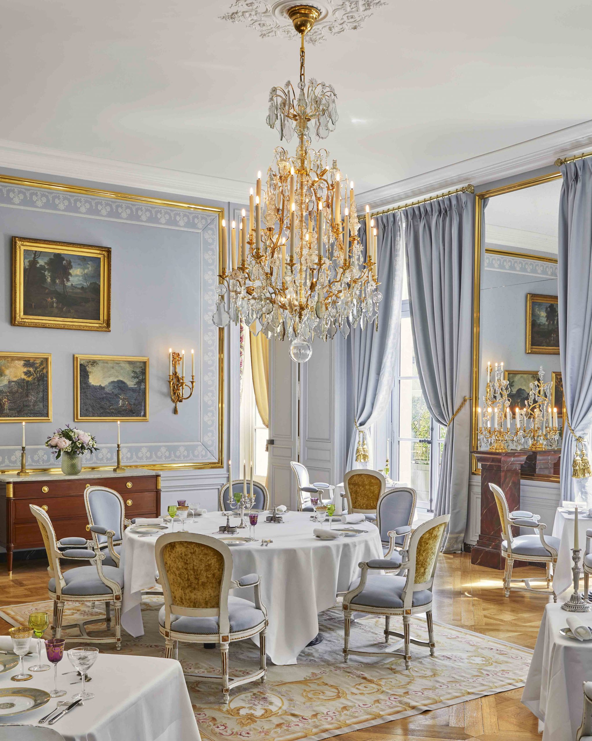 Hotel Versalles / Le Grand Contrôle