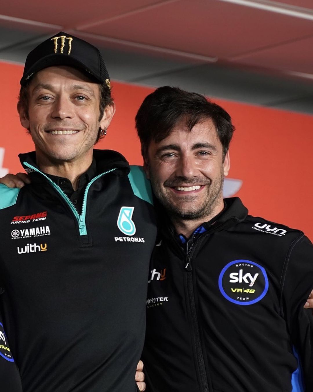 Pablo Nieto junto a Valentino Rossi/Foto: Alex Farinelli