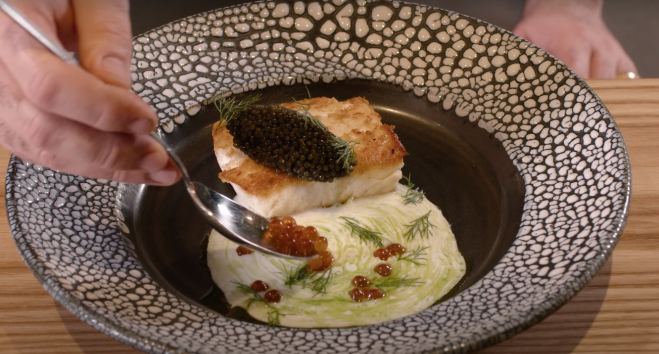 Plato de pescado con caviar