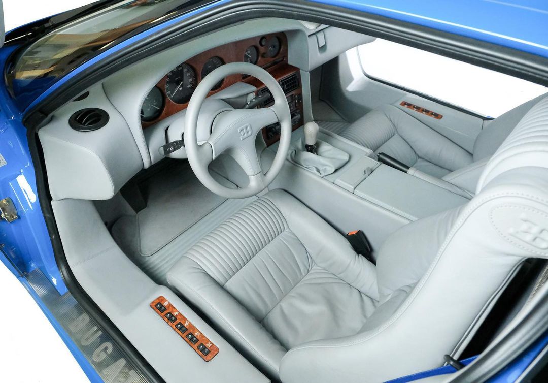 Interior de Bugatti EB110.