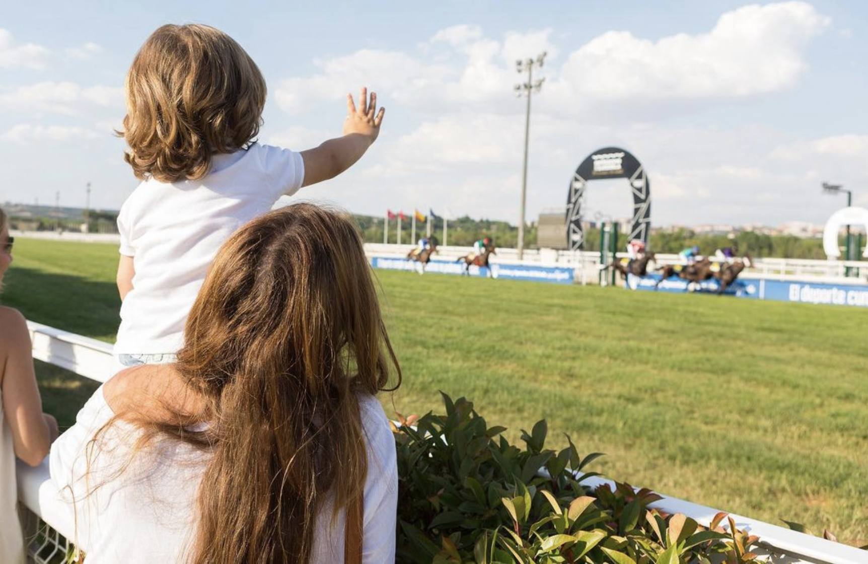 Planes en familia en el Hipódromo de la Zarzuela.