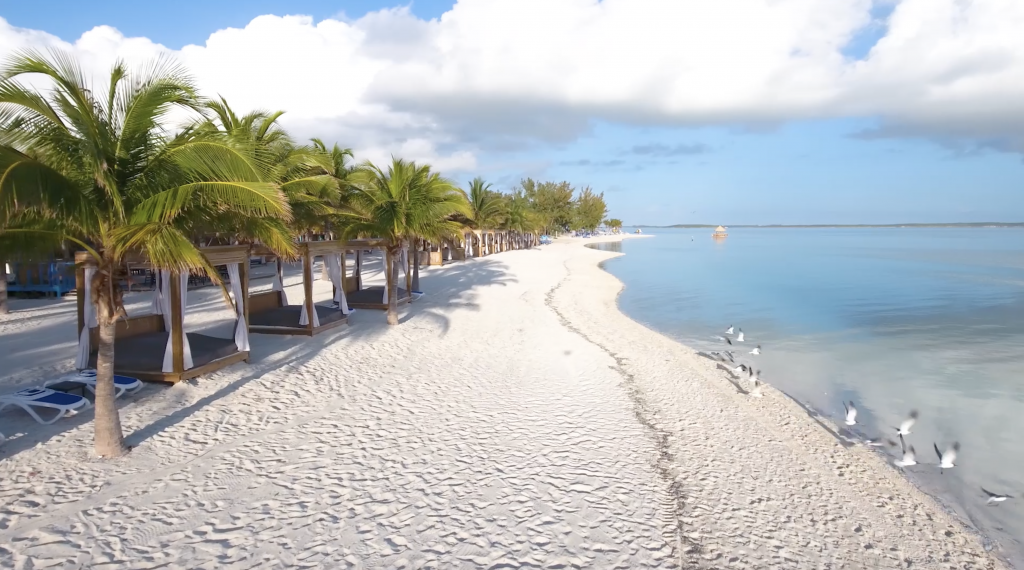 Una playa en la isla de Coco Cay en Bahamas