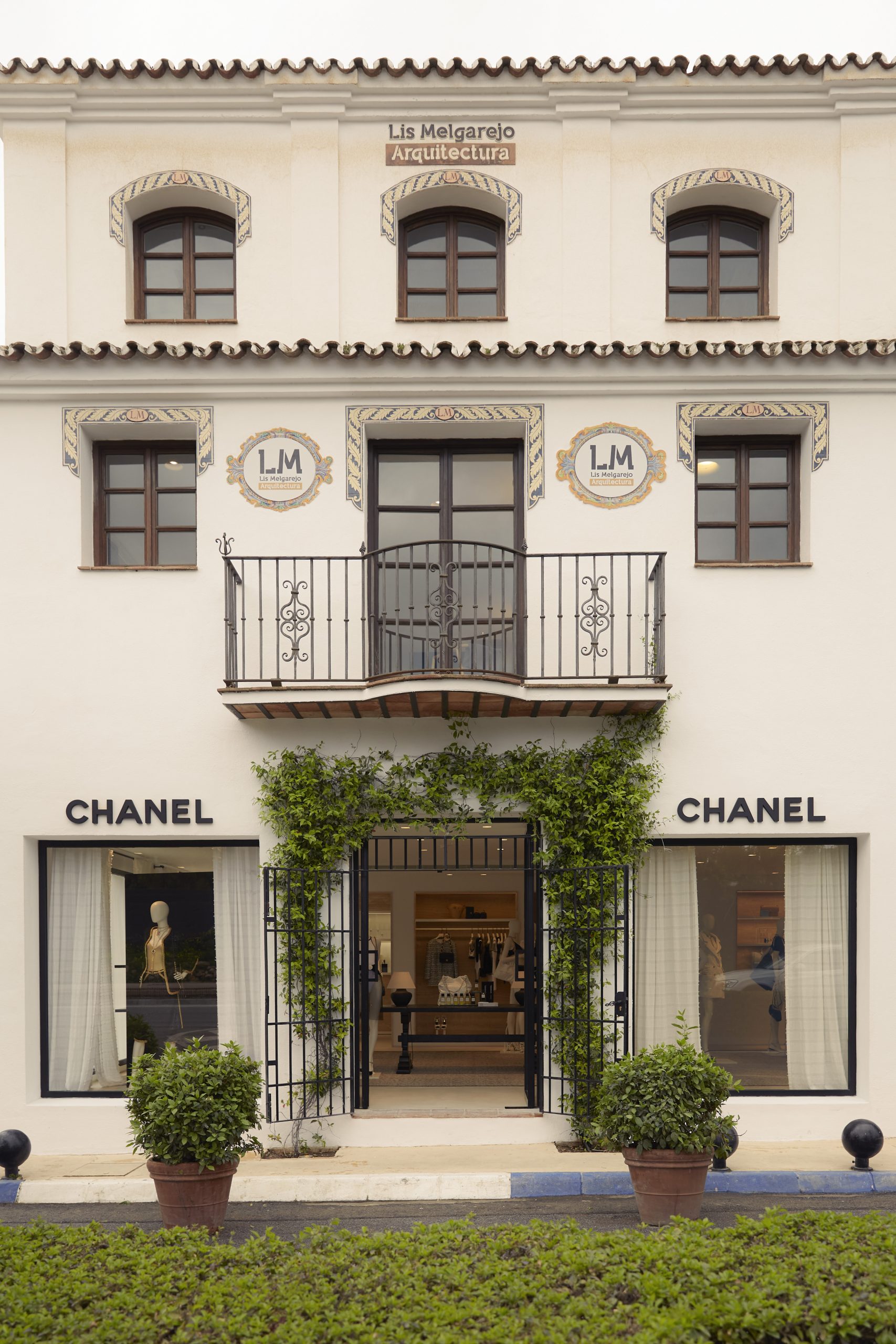 La fachada de la boutique de Chanel en Marbella Club