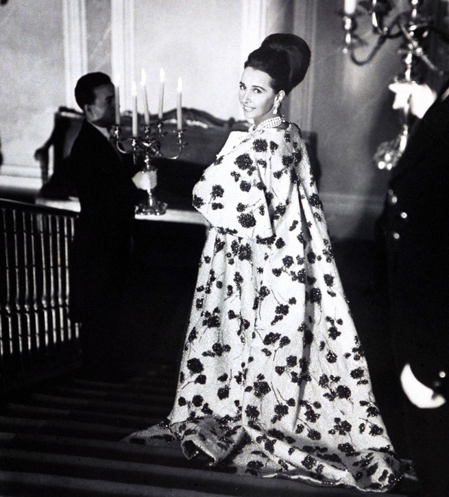 Aline Griffith vestida de Pedro Rodríguez Cervera