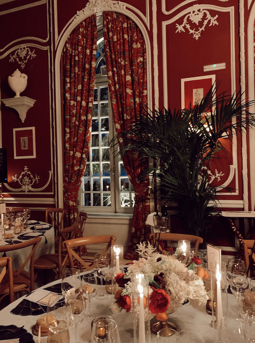 Una de las mesas de la cena del Palacio de Santo Mauro