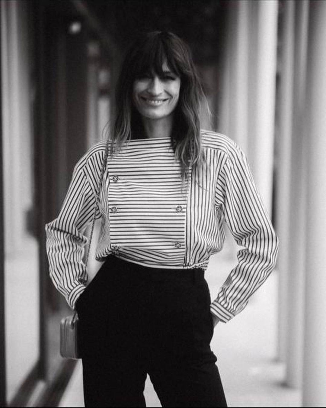 Caroline de Maigret con blusa de rayas de Chanel