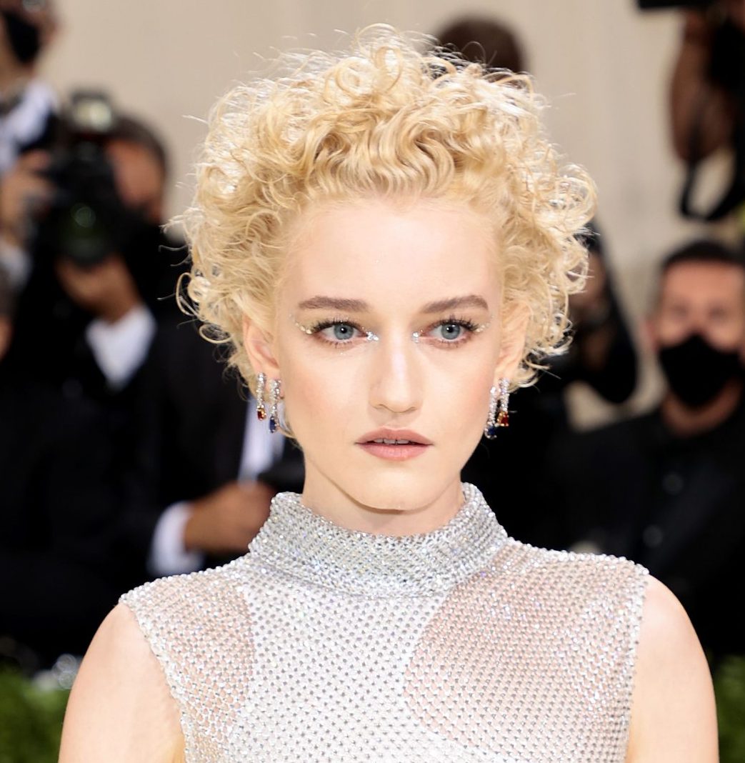 Julia Garner será Madonna