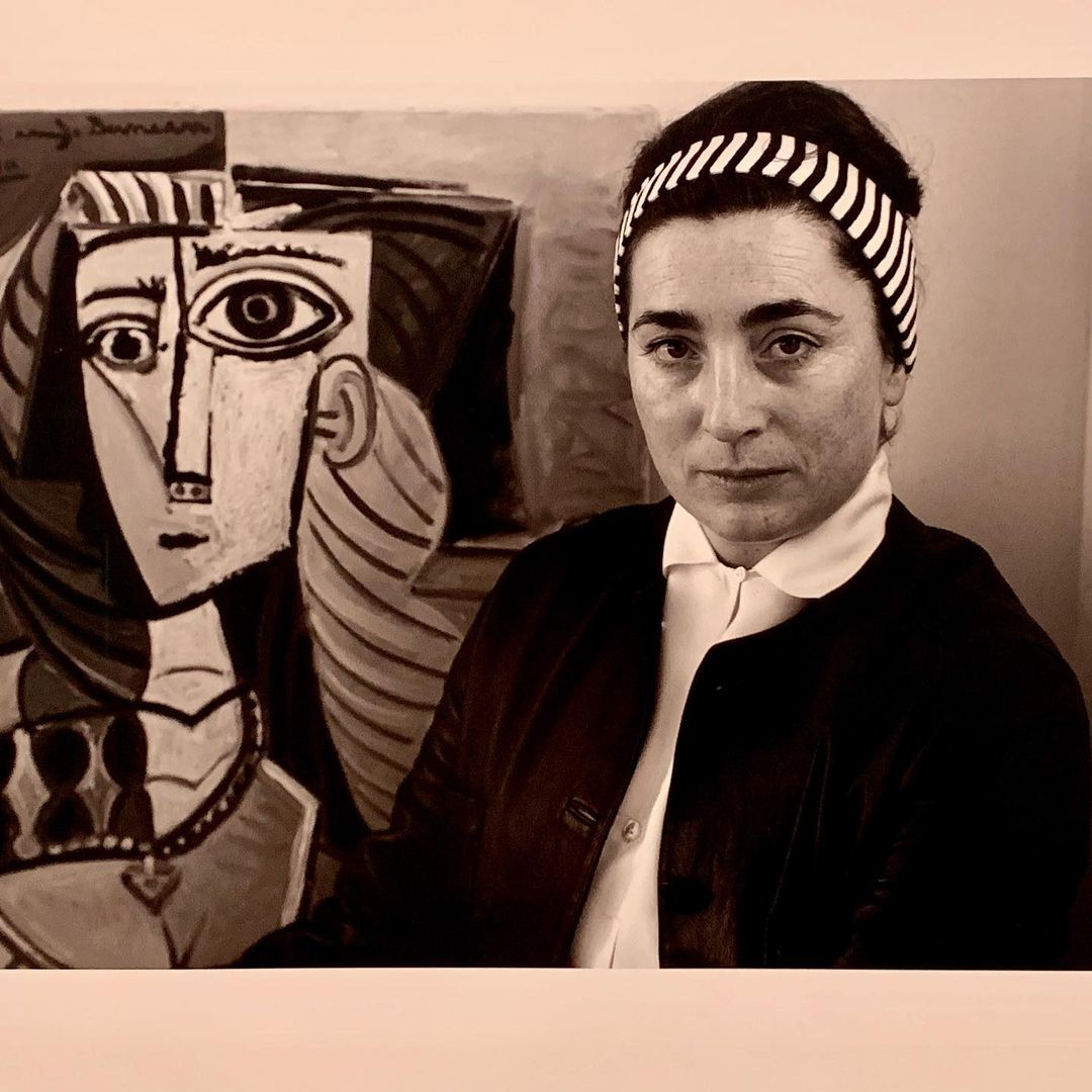 Jacqueline Picasso y retrato de Picasso