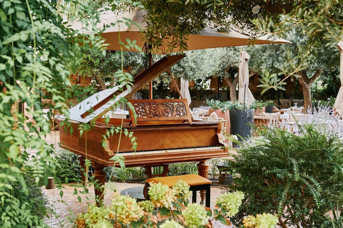 Piano en el jardín de Can Faustino