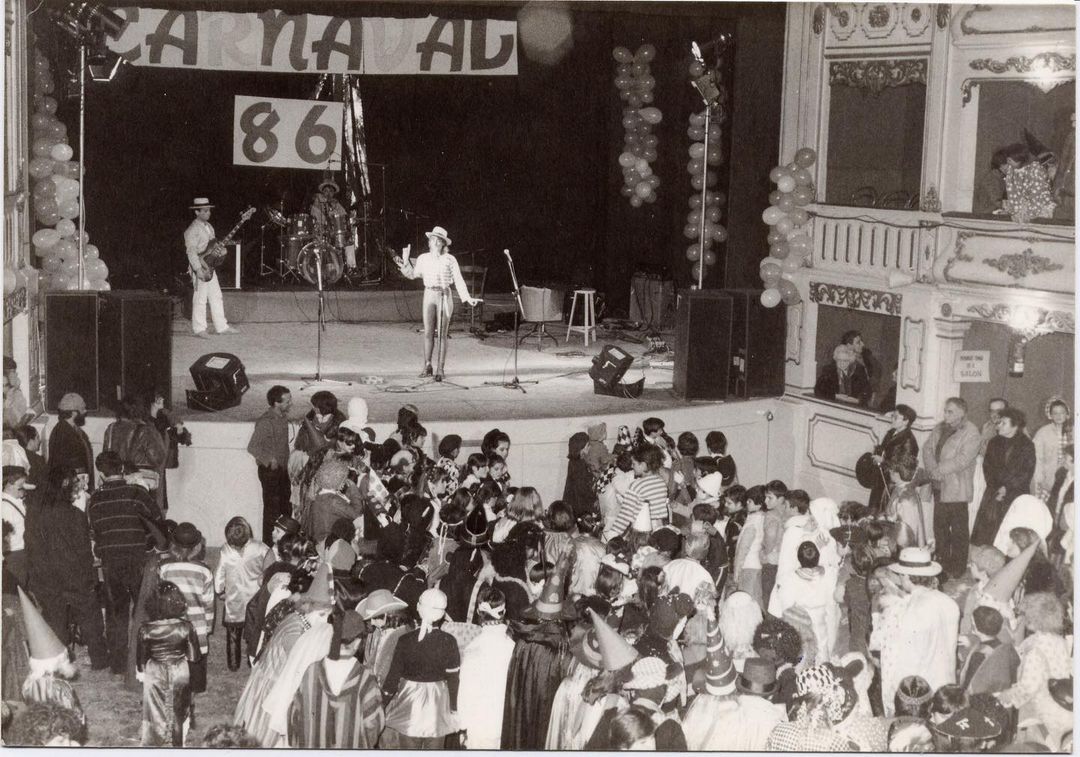 El carnaval en los 80 en el Teatre Principal de Maó