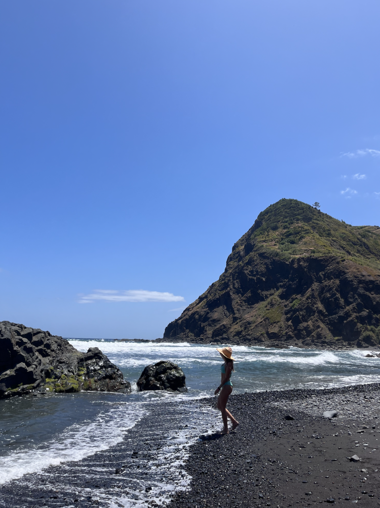 Playa de arena negra en Madeira