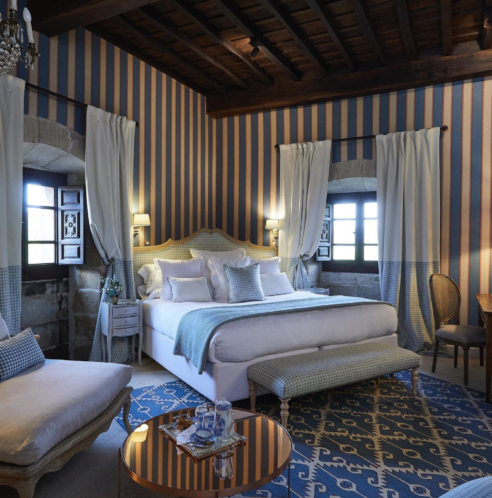 Helguera Boutique & Antique