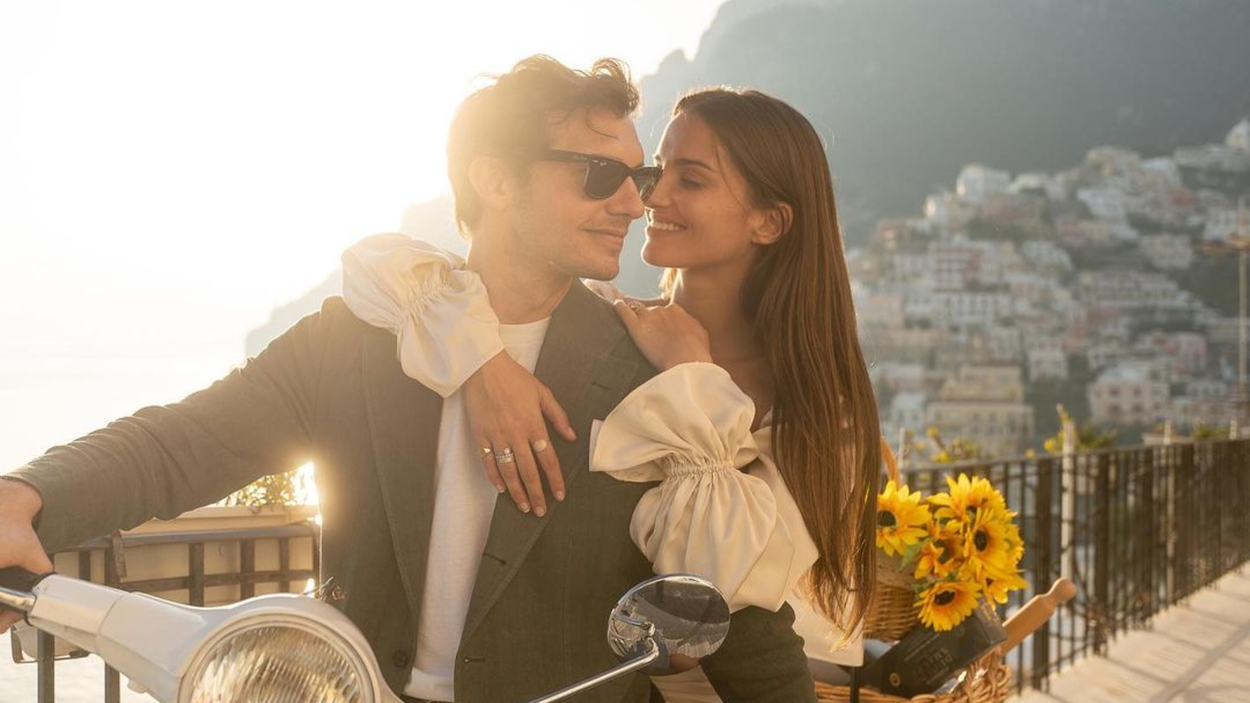 Riccardo Pozzoli y Gabrielle Caunesil en la Costa Amalfitana